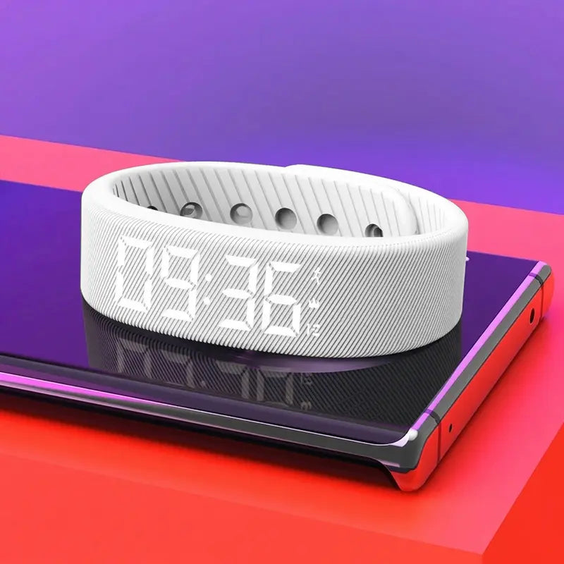 Fitness tracker band with silent alarm – view 12