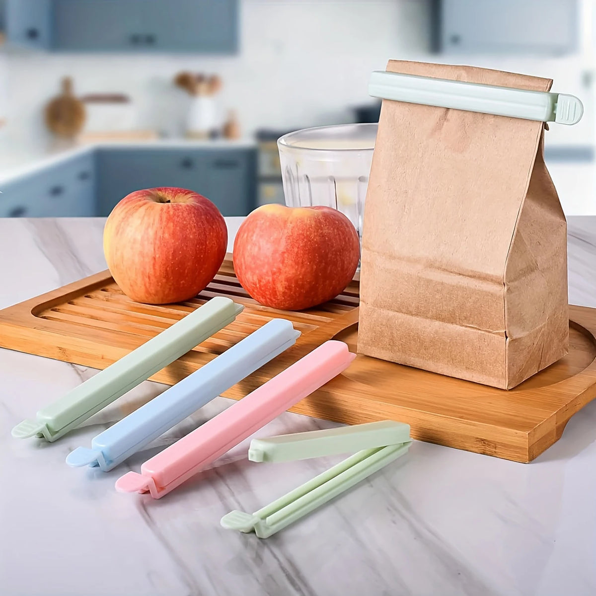 Snack bag sealing clips – view 3